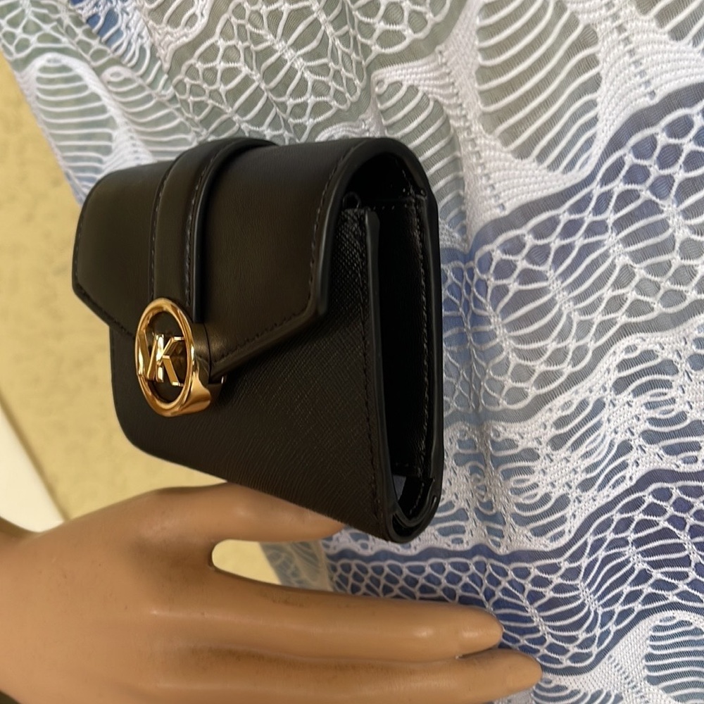 MICHAEL KORS CARMEN MEDIUM LOGO AND FAUX LEATHER WALLET BLACK - Picture 15 of 16